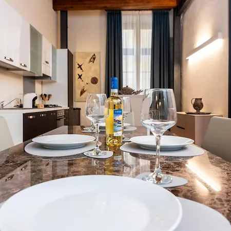 Deluxe In Palazzo Storico - Centro - Bastia Σάσαρι